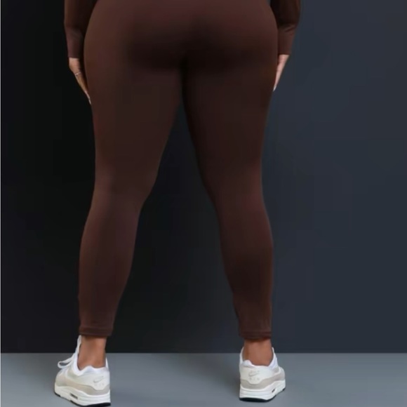 Easy Fit Athletic Set - Picture 2 of 4